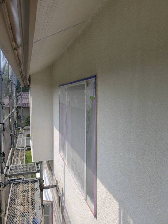外壁の下塗り工程の写真
